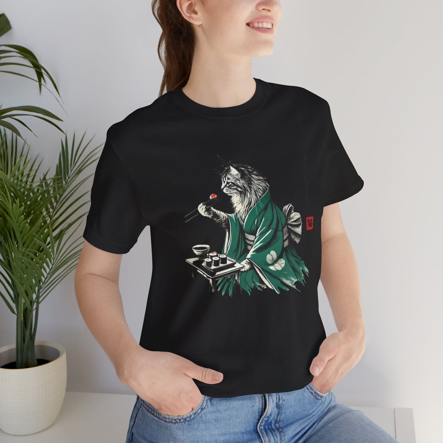 Maine Coon Eating Sushi - T-Shirt